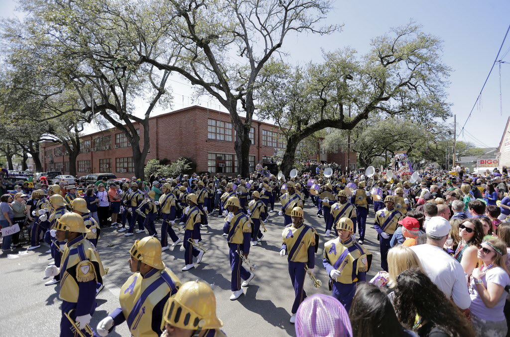 Krewe of Mid-City 2017 rolls in New Orleans: See Mardi Gras parade photos